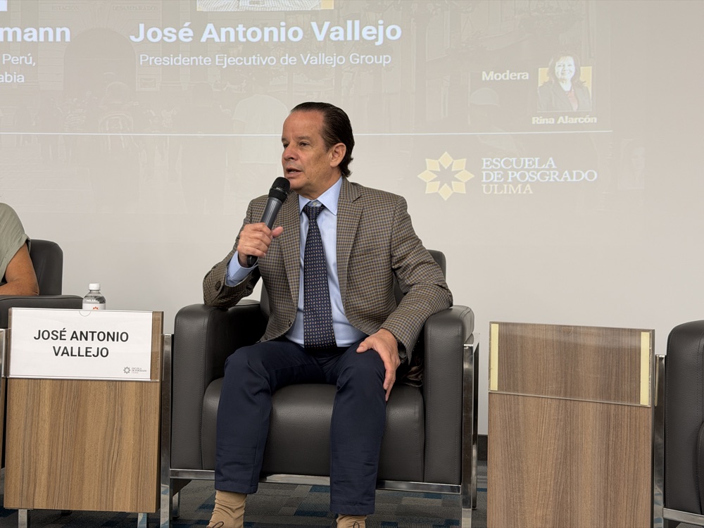 José Antonio Vallejo en el Coloquio Ciudad y Ciudadano de la Escuela de Posgrado de la Universidad de Lima
