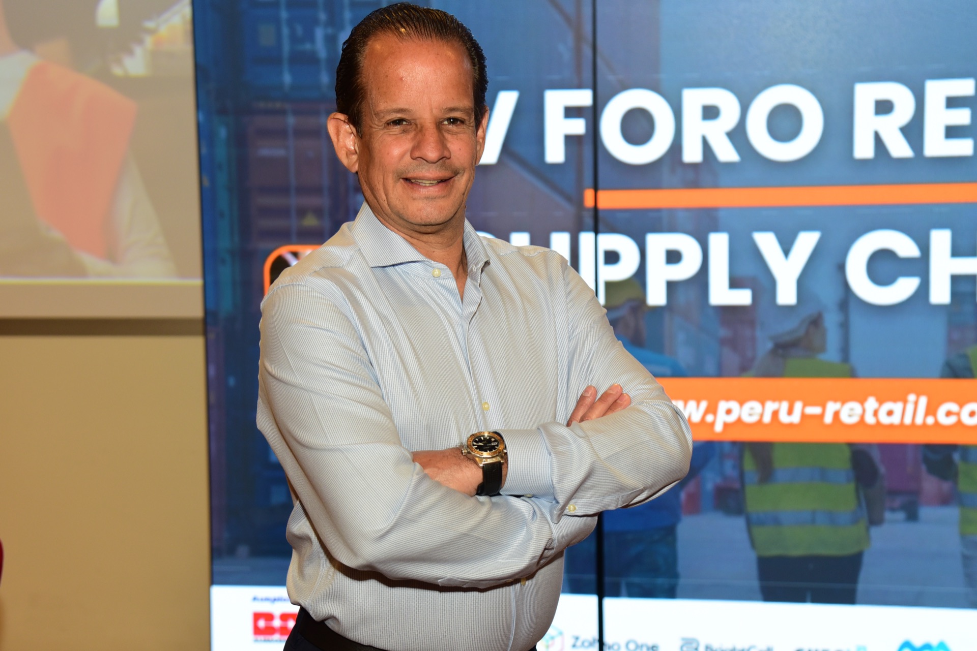 José Antonio Vallejo sonriendo con los brazos cruzados en el V Foro Retail Supply Chain